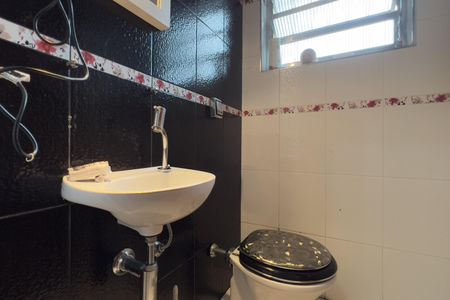 Casa à venda com 300m², 3 quartos e 2 vagasLavabo