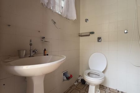 Casa à venda com 300m², 3 quartos e 2 vagasBanheiro 1