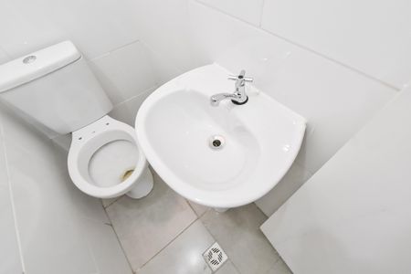 Banheiro de kitnet/studio para alugar com 1 quarto, 25m² em Capitão Braz, São Paulo