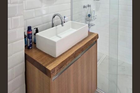 Banheiro Social de apartamento para alugar com 1 quarto, 32m² em Barra da Tijuca, Rio de Janeiro