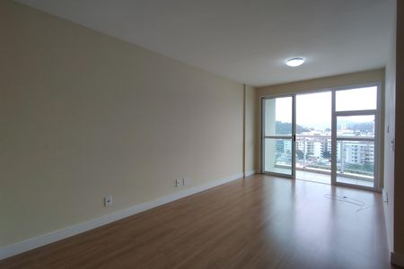 Apartamento à venda com 75m², 3 quartos e 1 vaga Apartamento à venda com 75m², 3 quartos e 1 vagaSala