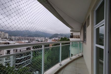 Apartamento à venda com 75m², 3 quartos e 1 vaga Apartamento à venda com 75m², 3 quartos e 1 vagaVaranda