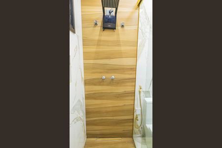 Casa para alugar com 300m², 4 quartos e 5 vagasBanheiro