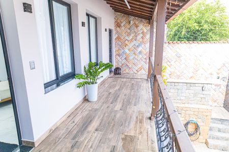 Casa para alugar com 300m², 4 quartos e 5 vagasVaranda