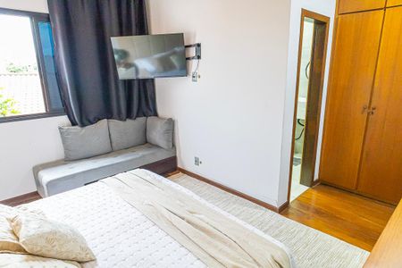 Casa para alugar com 300m², 4 quartos e 5 vagasQuarto 1/ closet/ suite