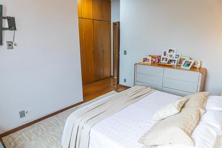 Casa para alugar com 300m², 4 quartos e 5 vagasQuarto 1/ closet/ suite