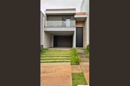 Casa de condomínio à venda com 150m², 3 quartos e 4 vagas