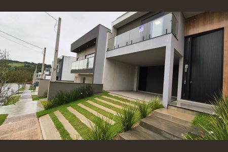 Casa de condomínio à venda com 150m², 3 quartos e 4 vagas