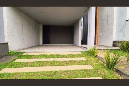 Casa de condomínio à venda com 150m², 3 quartos e 4 vagas