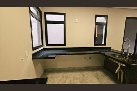 Casa de condomínio à venda com 150m², 3 quartos e 4 vagas