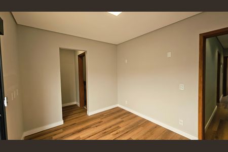 Casa de condomínio à venda com 150m², 3 quartos e 4 vagas