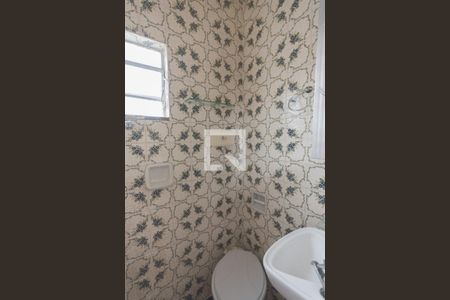 Casa à venda com 450m², 5 quartos e 3 vagas Casa à venda com 450m², 5 quartos e 3 vagasCasa 2 -Lavabo