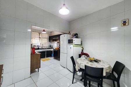 Casa à venda com 450m², 5 quartos e 3 vagas Casa à venda com 450m², 5 quartos e 3 vagasCozinha