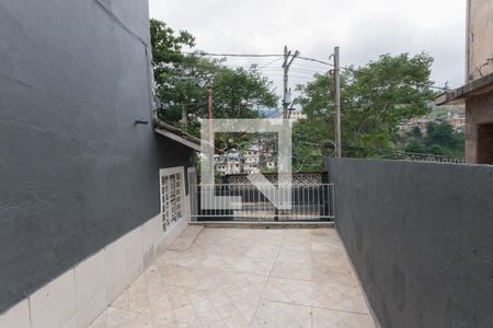 Casa à venda com 450m², 5 quartos e 3 vagas Casa à venda com 450m², 5 quartos e 3 vagasVaranda - Casa 2