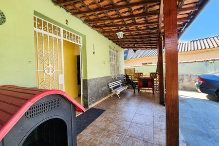 Casa à venda com 450m², 5 quartos e 3 vagas Casa à venda com 450m², 5 quartos e 3 vagasVaranda