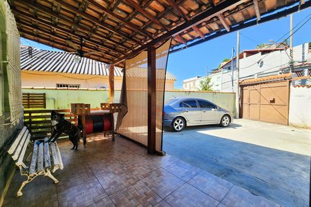Casa à venda com 450m², 5 quartos e 3 vagas Casa à venda com 450m², 5 quartos e 3 vagasVaranda