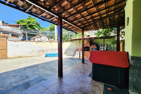 Casa à venda com 450m², 5 quartos e 3 vagas Casa à venda com 450m², 5 quartos e 3 vagasVaranda