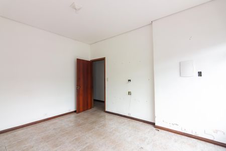 Sala  de casa à venda com 6 quartos, 250m² em Km 18, Osasco