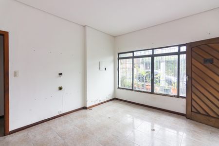 Sala  de casa à venda com 6 quartos, 250m² em Km 18, Osasco