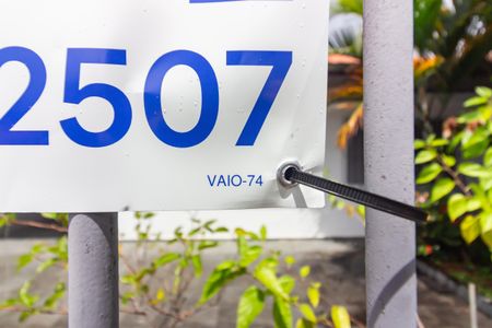 Casa à venda com 250m², 6 quartos e 3 vagasCode