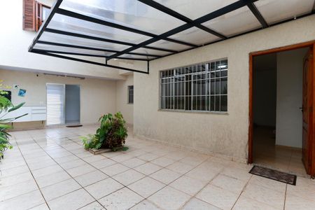 Casa à venda com 200m², 3 quartos e 3 vagas Casa à venda com 200m², 3 quartos e 3 vagasQuintal