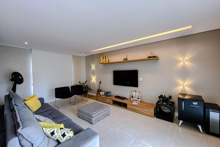 Casa à venda com 260m², 4 quartos e 3 vagas Casa à venda com 260m², 4 quartos e 3 vagasSala de TV