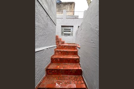 Casa para alugar com 100m², 2 quartos e 1 vagaEscada