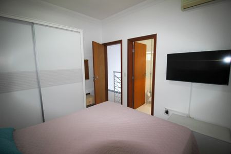 Casa de condomínio para alugar com 269m², 4 quartos e 2 vagas