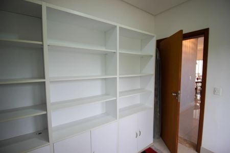 Casa de condomínio para alugar com 269m², 4 quartos e 2 vagas