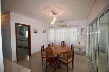 Casa de condomínio para alugar com 269m², 4 quartos e 2 vagas