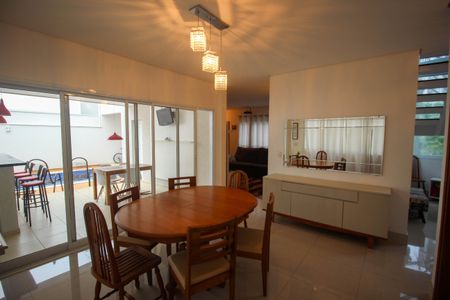 Casa de condomínio para alugar com 269m², 4 quartos e 2 vagas