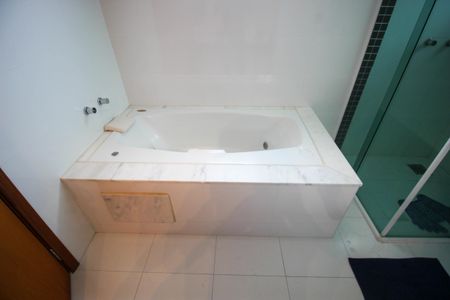 Casa de condomínio para alugar com 269m², 4 quartos e 2 vagas