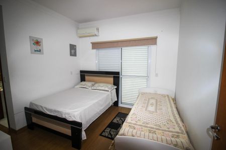 Casa de condomínio para alugar com 269m², 4 quartos e 2 vagas