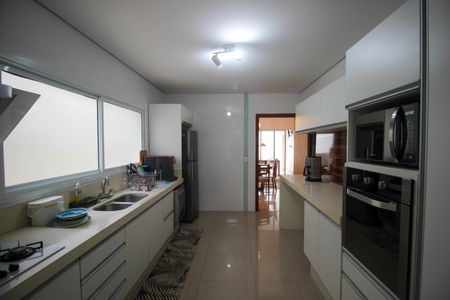 Casa de condomínio para alugar com 269m², 4 quartos e 2 vagas
