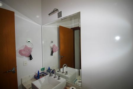 Casa de condomínio para alugar com 269m², 4 quartos e 2 vagas