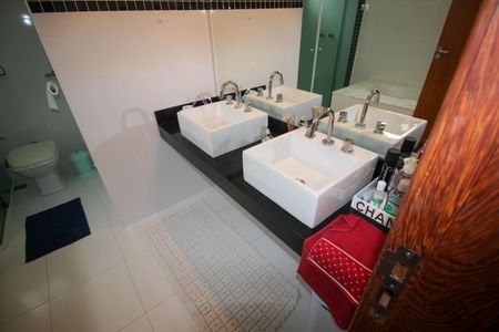 Casa de condomínio para alugar com 269m², 4 quartos e 2 vagas