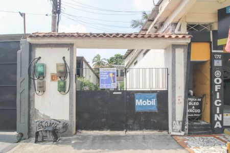 Casa para alugar com 200m², 2 quartos e 2 vagasFachada