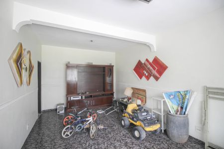 Casa para alugar com 200m², 2 quartos e 2 vagasSala