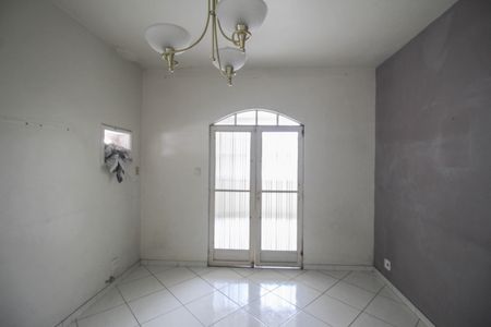 Casa para alugar com 200m², 2 quartos e 2 vagasSuíte