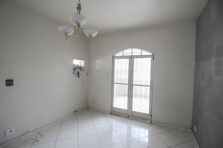 Casa para alugar com 200m², 2 quartos e 2 vagasSuíte