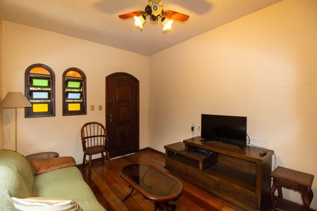 Casa à venda com 2 quartos, 800m² em Badu, Niterói