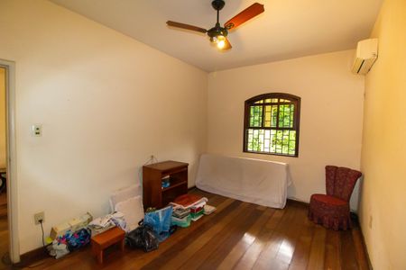 Casa à venda com 800m², 2 quartos e 4 vagas