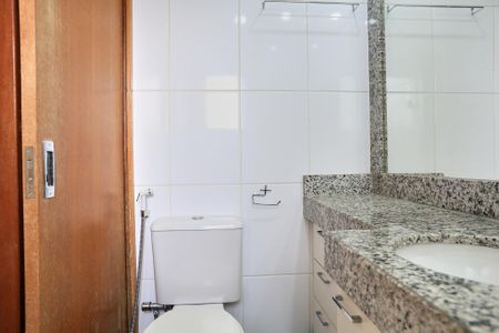 Apartamento para alugar com 65m², 2 quartos e 2 vagas Apartamento para alugar com 65m², 2 quartos e 2 vagasBanheiro da Suíte
