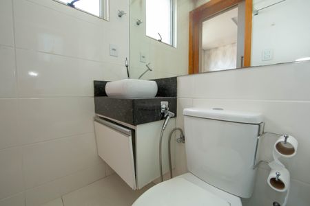 Apartamento à venda com 57m², 2 quartos e 2 vagasBANHEIRO1