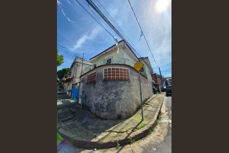 Casa para alugar com 200m², 2 quartos e 2 vagas Casa para alugar com 200m², 2 quartos e 2 vagasFachada