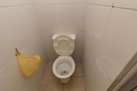 Casa para alugar com 200m², 2 quartos e 2 vagas Casa para alugar com 200m², 2 quartos e 2 vagasBanheiro de serviço