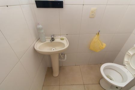 Casa para alugar com 200m², 2 quartos e 2 vagas Casa para alugar com 200m², 2 quartos e 2 vagasBanheiro de serviço