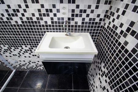 Casa de condomínio para alugar com 83m², 2 quartos e 2 vagasBanheiro da Suíte