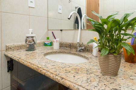 Casa à venda com 215m², 2 quartos e 2 vagas Casa à venda com 215m², 2 quartos e 2 vagasBanheiro Social