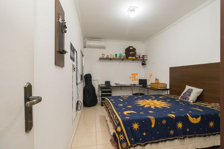 Casa à venda com 215m², 2 quartos e 2 vagas Casa à venda com 215m², 2 quartos e 2 vagasQuarto 2